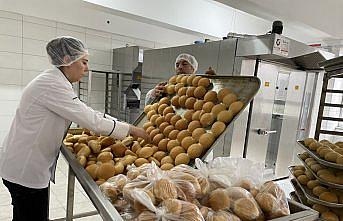 Bartın'da meslek liseliler deprem bölgesi için günde 15 bin ekmek üretiyor