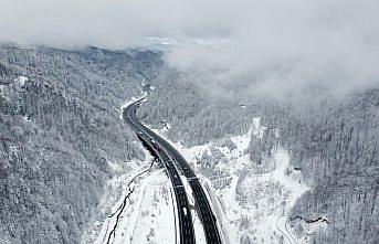 Bolu Dağı'nda kar yağışı aralıklarla sürüyor