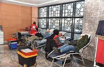 Bolu ve Kocaeli'de deprem bölgelerine yönelik yardımlar