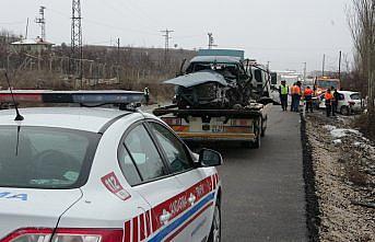 Çorum'da çarpışan iki otomobildeki 6 kişi yaralandı