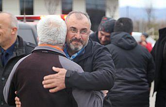 Deprem bölgesinden dönen AFAD ekiplerini mesai arkadaşları ve aileleri karşıladı