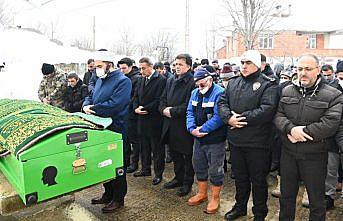 Depremde hayatını kaybeden kişi Türkeli’de defnedildi