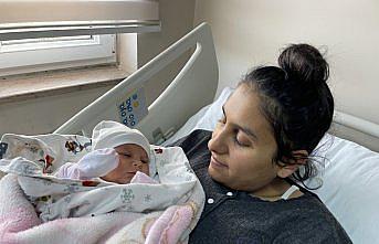 Depremden kurtulan Hataylı ailenin bebeği Bartın'da dünyaya gözlerini açtı