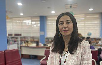 Depremi yaşayan çocuklar masal dinleyip resim yaparak moral buluyor