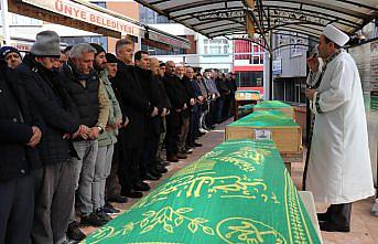 Depremlerde hayatını kaybeden 13 kişinin cenazesi Trabzon ve Ordu'da defnedildi