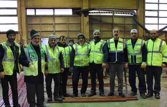 DSİ 22. Bölge Müdürlüğü işçileri depremzedeler için çadır üretiyor