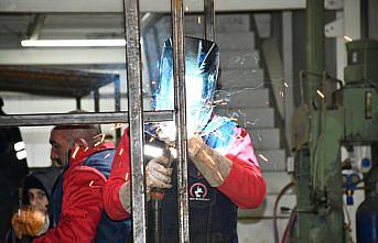 Düzce'de deprem bölgesi için lavabo ve tuvalet üretiliyor