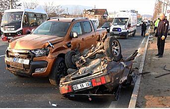 Düzce'de kamyonetle çarpışan otomobilin sürücüsü ağır yaralandı