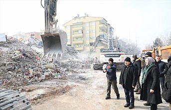 Elbistan'da enkaz kaldırma çalışmalarına başlandı