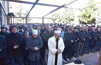 Giresun'da depremlerde hayatını kaybedenler için gıyabi cenaze namazı kılındı