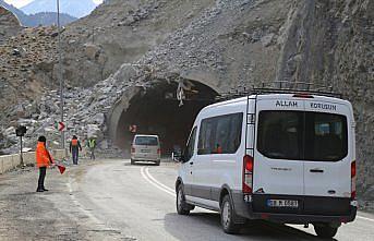 Heyelan nedeniyle kapanan Artvin-Erzurum kara yolu ulaşıma açıldı