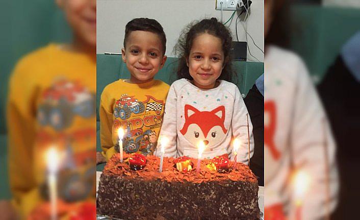 İHH'dan depremzede ailenin ikizlerine doğum günü sürprizi