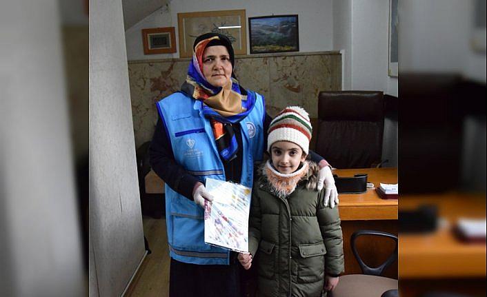 Iraklı 7 yaşındaki kız, kumbarasındaki parayı depremzede çocuklara bağışladı