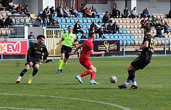 Karabük İdman Yurdu ile Zonguldak Kömürspor, depremzedeler yararına oynanan maçta karşılaştı