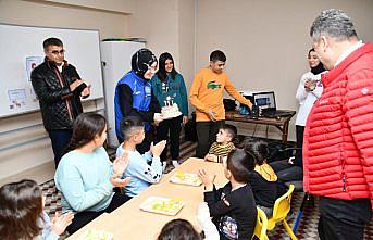 Karabük'te 4 yaşındaki depremzede çocuğa doğum günü sürprizi