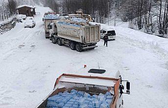 Karadeniz illerinden ekiplerin deprem bölgesine sevki sürüyor