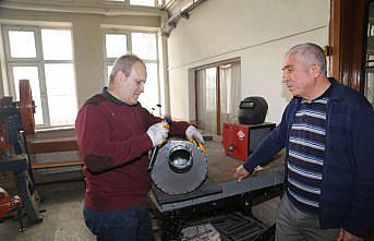 Kastamonu'da meslek liseliler depremzedeler için soba üretiyor