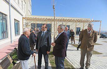 Merzifon Kaymakamı Güldoğan, depremzedeleri ziyaret etti