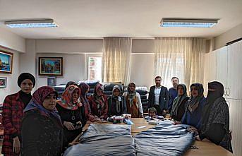 Oğuzlar HEM'de depremzedeler için uyku tulumu üretiliyor