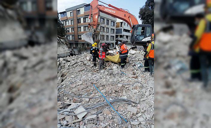 Ortahisar Belediyesi arama kurtarma ekibi 22 kişiyi enkazdan çıkardı