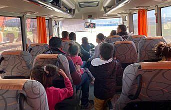 Polis aracıyla gezmek isteyen depremzede çocukların isteği yerine getirildi