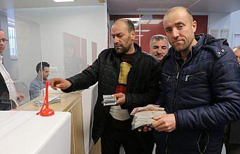 Samsun'da besici ve çobanlar depremzedeler için bağışta bulundu