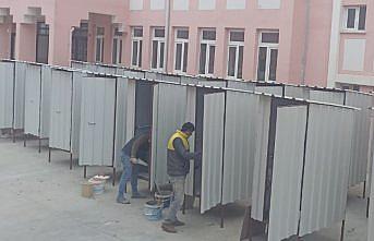 Samsun'da meslek liseleri depremzedelere seyyar tuvalet üretiyor