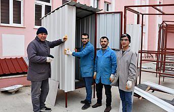 Samsun'da meslek liseliler deprem bölgesi için seyyar tuvalet ve soba üretiyor
