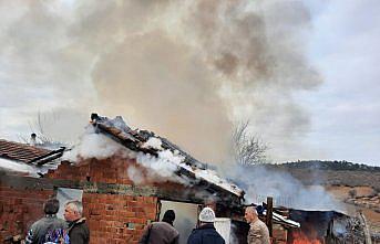 Saraydüzü’nde çıkan yangında samanlıkta hasar oluştu