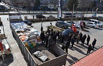 Sinop’ta çiftçiler deprem bölgesine bir tır yardım malzemesi gönderdi