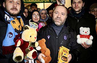 Taraftarlar, Trabzonspor-Basel maçına oyuncaklarla geldi