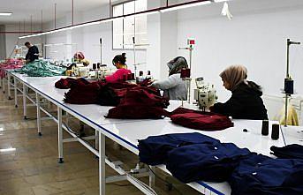 Tekstil firması, “Asrın felaketi“ bölgesindeki depremzedeler için üretim yapıyor