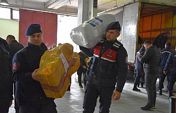 Trabzon'dan depremzedeler için bölgeye tırlarla yardım malzemesi gönderildi