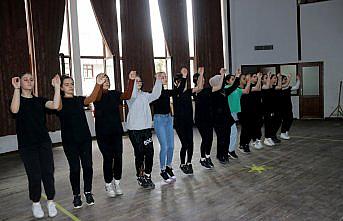 Akçaabat Belediye Başkanı Ekim, horon kursunu ziyaret etti