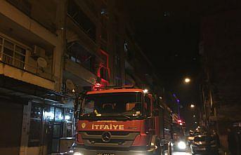 Çarşamba'da binanın çatısında çıkan yangın hasara neden oldu