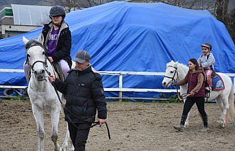 Depremzede çocuklar atlı terapi ile yaşadıklarının etkisinden uzaklaştırılıyor