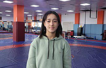 Depremzede güreşçi, antrenmanlarını Trabzon'da sürdürüyor