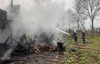 Düzce'de çıkan yangında 3 kişi dumandan etkilendi