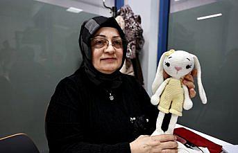 Düzce'de kadınların ördüğü oyuncaklar depremzede çocuklara ulaştırılıyor