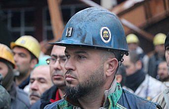 Enkazdan can kurtaran madenciler, grizu faciasında ölen meslektaşlarını dualarla andı