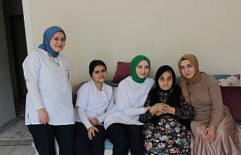 Espiye'de öğrenciler yaşlılara palyatif bakım hizmeti veriyor