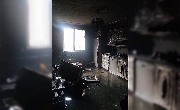 Evinde yangın çıkınca üçüncü kattan atlayan kişi hayatını kaybetti