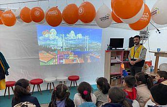 Kahramanmaraş'ta depremzede çocuklar için sinema çadırı kuruldu