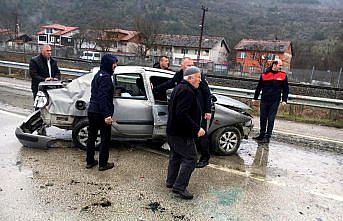 Karabük'te devrilen otomobildeki 1 kişi yaralandı
