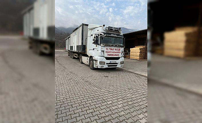 Reşadiye'den deprem bölgesine konteyner gönderildi