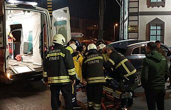 Samsun'da elektrik trafosuna çarpan otomobilin sürücüsü yaralandı