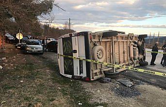 Sinop’ta öğrenci servisi ile otomobilin çarpıştığı kazada 11 kişi yaralandı