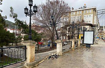 Sinop'ta park edilen araca çarpan otomobildeki 4 genç yaralandı