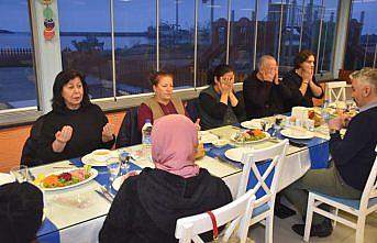 Yakakent Belediye Başkanı Kıyma, depremzede ailelerle iftarda buluştu