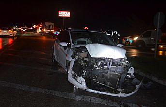 Amasya'da üç aracın karıştığı kazada 2 kişi öldü, 8 kişi yaralandı